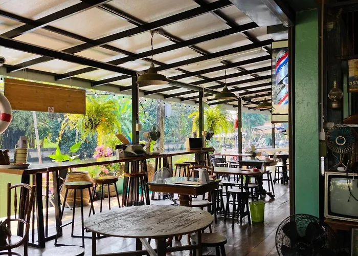 นำสมัย สุขใจ สนามชัย Homestay Bangkok