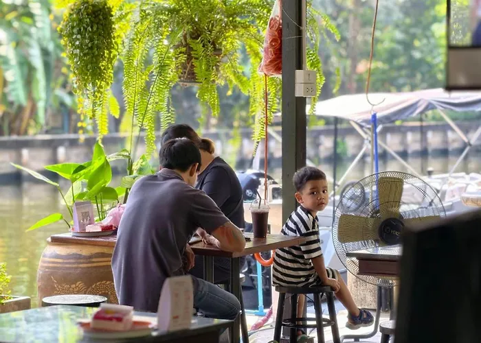 นำสมัย สุขใจ สนามชัย * Bangkok