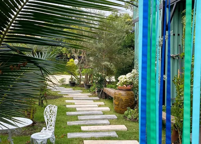 นำสมัย สุขใจ สนามชัย Homestay Bangkok