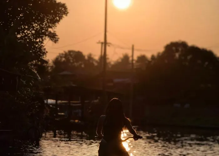 นำสมัย สุขใจ สนามชัย *