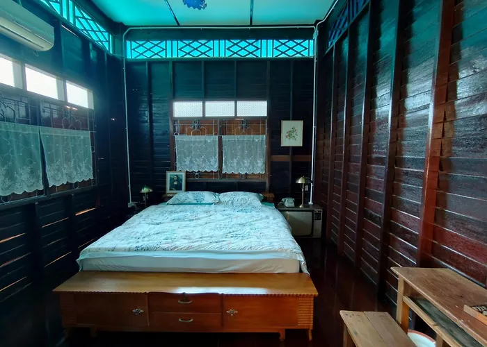 นำสมัย สุขใจ สนามชัย Homestay *